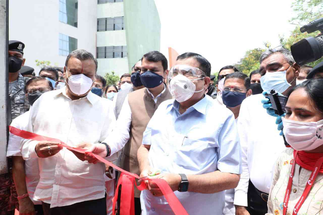 From left: Nagpur Mayor Dayashankar Tiwari, Leader of Opposition Devendra Fadnavis and Union Minister Nitin Gadkari during the launch of Spice Health mobile RT-PCR testing lab in Nagpur 